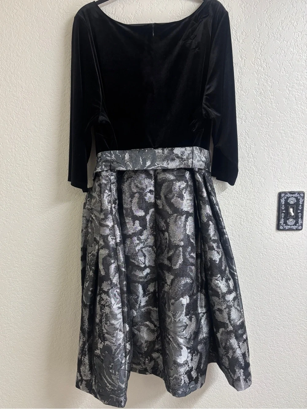 Jessica Howard 24W Black Velvet Silver Jacquard Holiday Party Dress